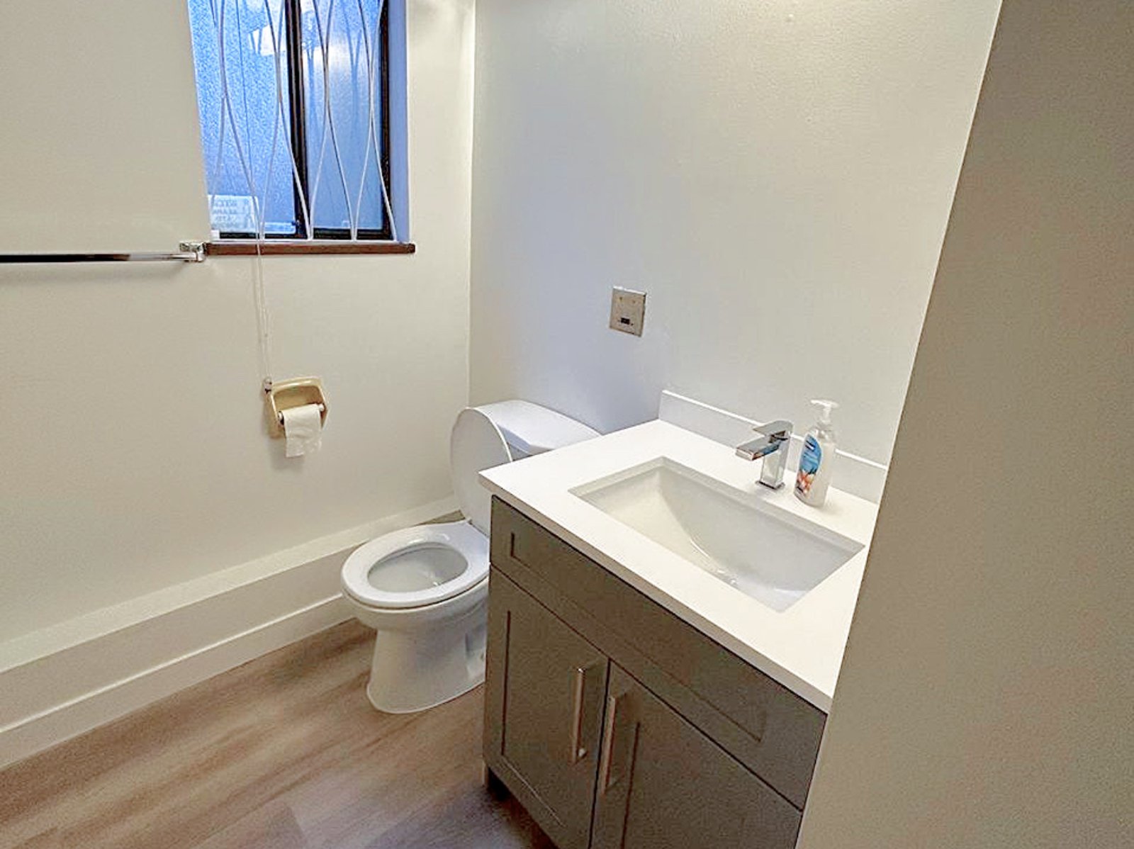Room in House for Rent - 2933 E 8th Ave, Vancouver, BC 4